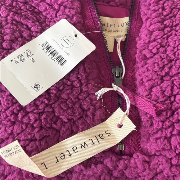 NEW SALTWATER LUXE Everest Pullover Berry Purple Sherpa Size Medium - Picture 4 of 5